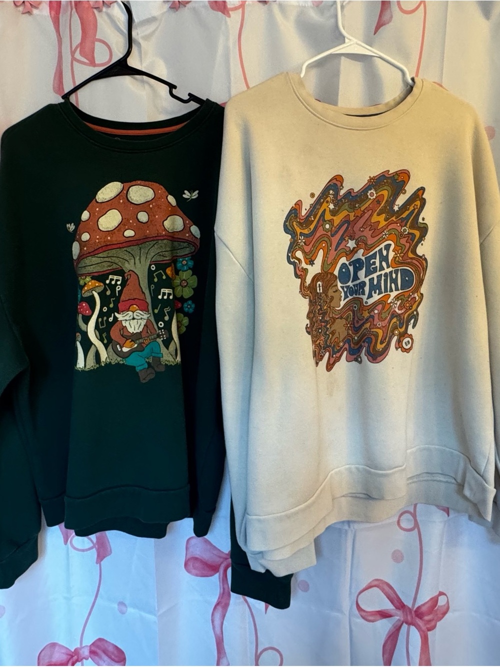 EARTHBOUND Cream 'Open Your Mind' Graphic Crewneck